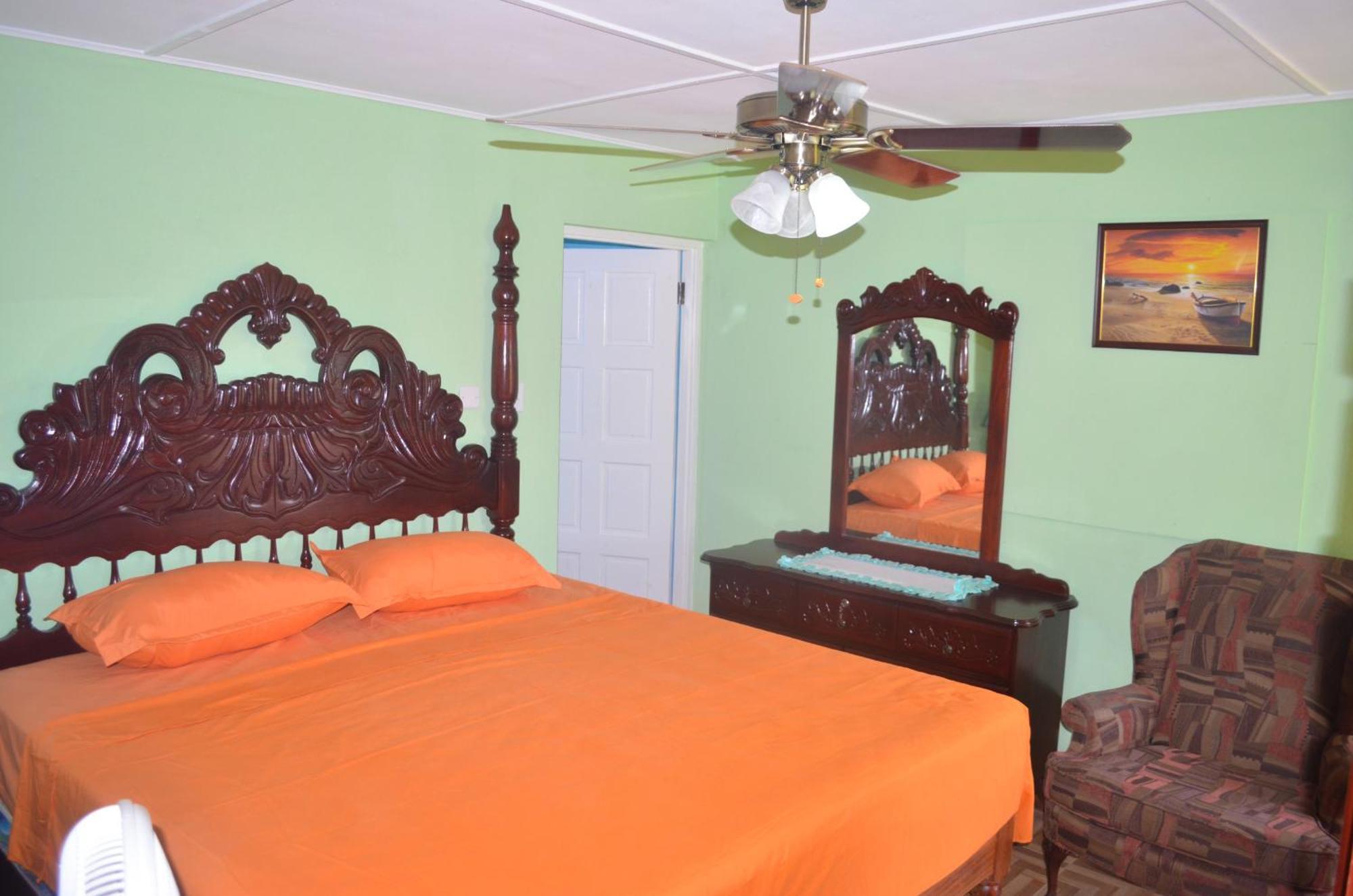 אוצ'ו ריוס Little Shaw Park Guest House מראה חיצוני תמונה