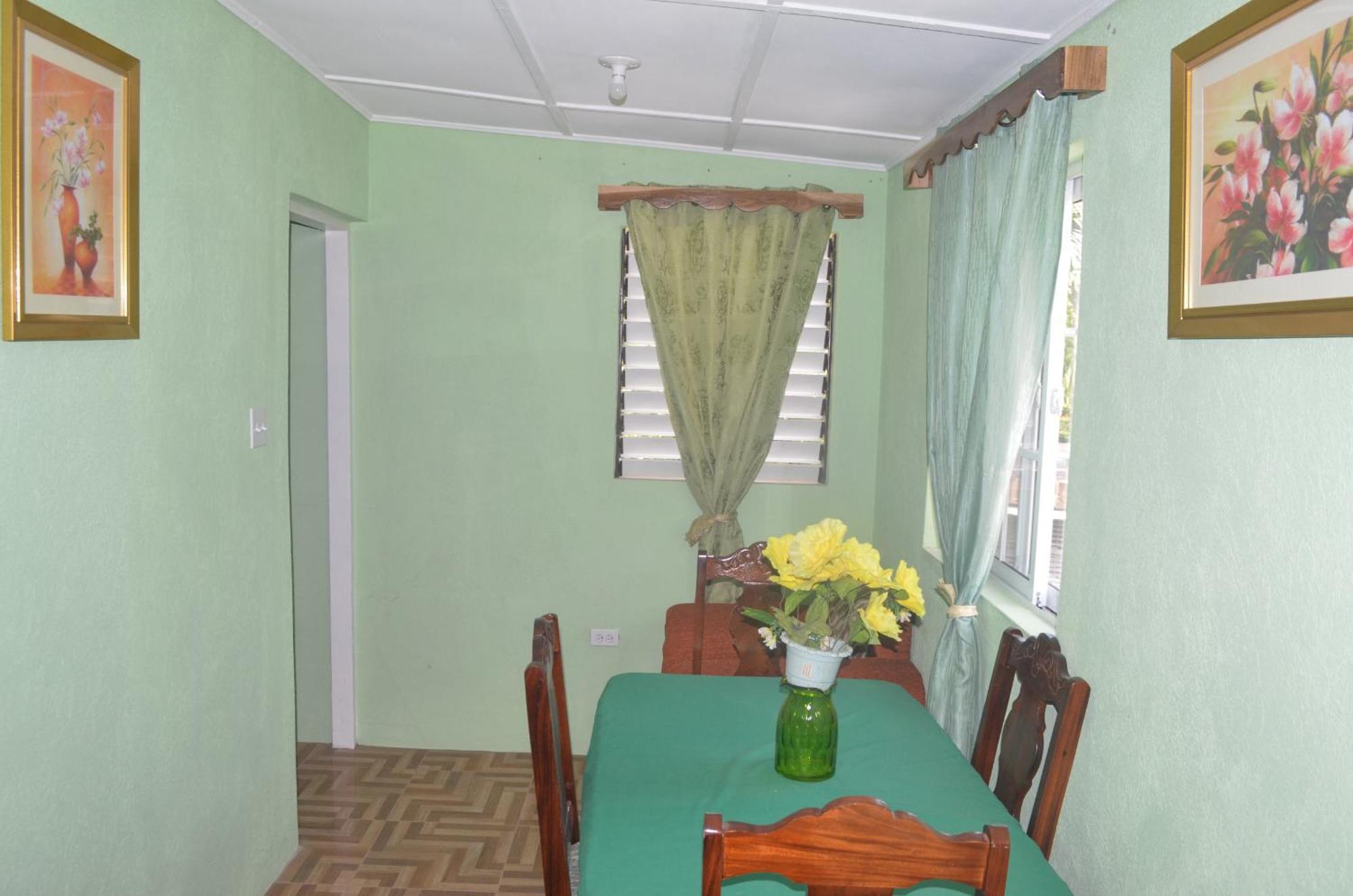 אוצ'ו ריוס Little Shaw Park Guest House מראה חיצוני תמונה