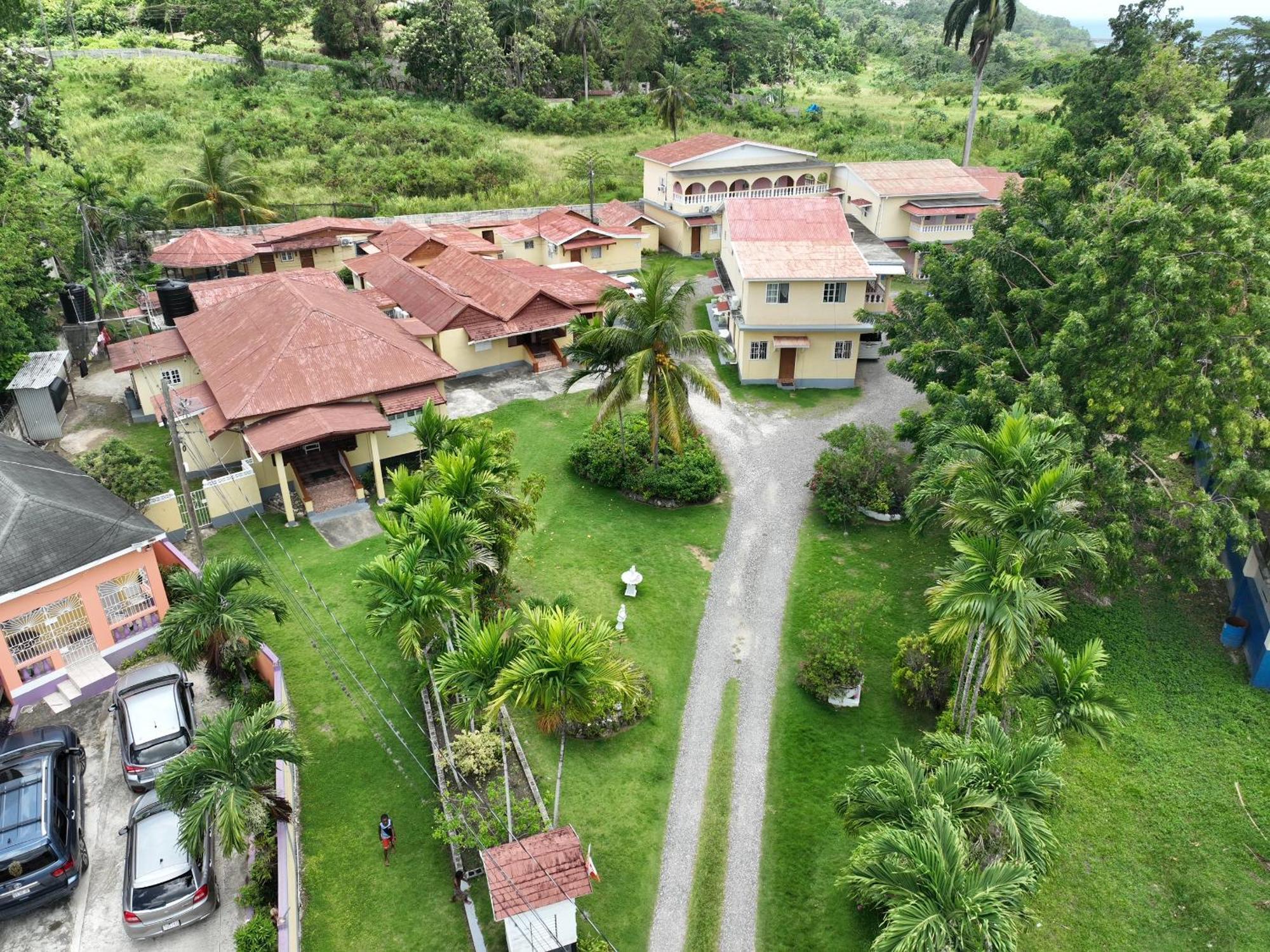 אוצ'ו ריוס Little Shaw Park Guest House מראה חיצוני תמונה