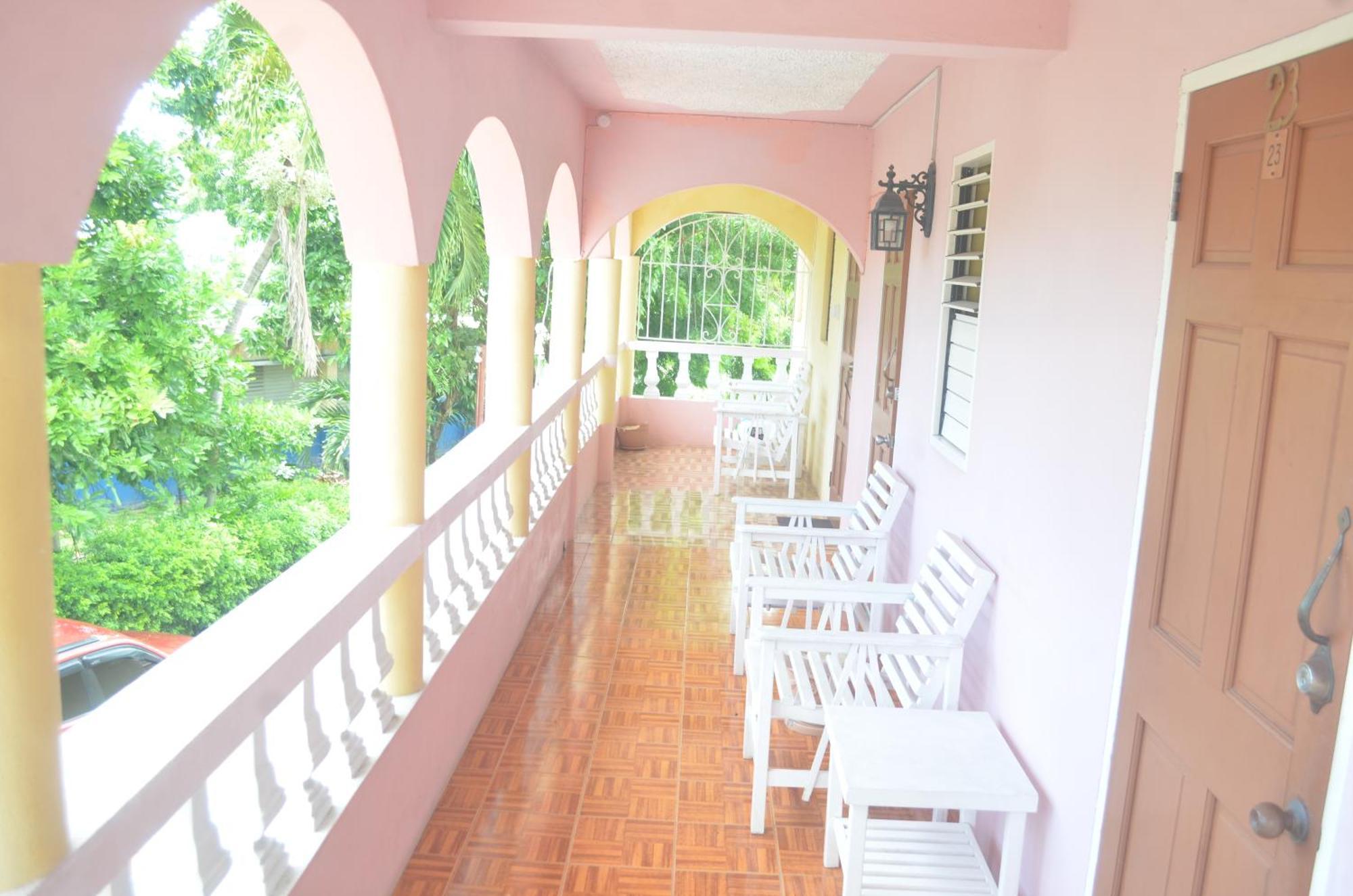 אוצ'ו ריוס Little Shaw Park Guest House מראה חיצוני תמונה