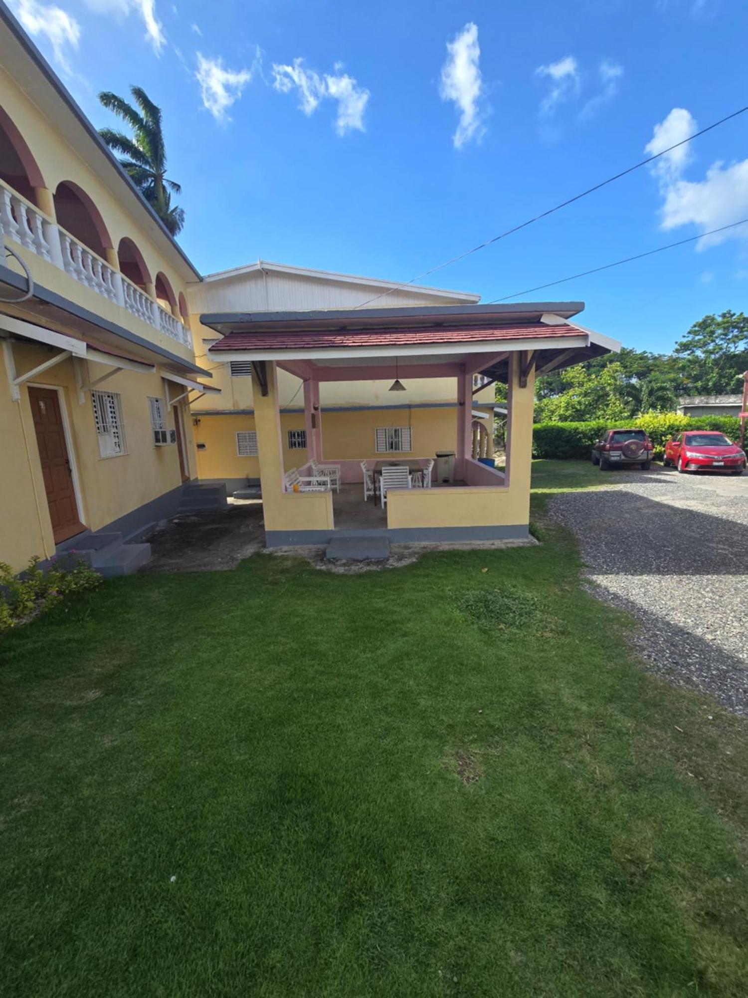 אוצ'ו ריוס Little Shaw Park Guest House מראה חיצוני תמונה